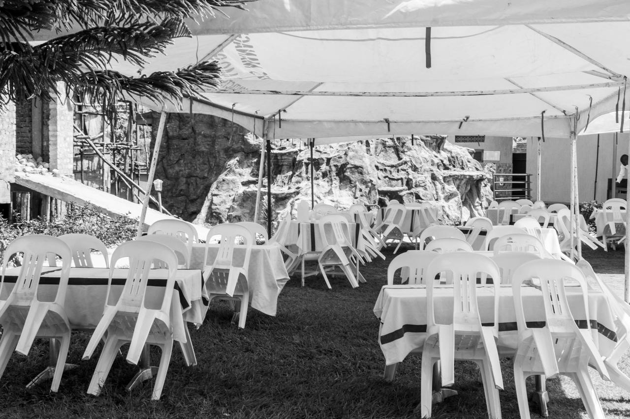 Desert Breeze Hotel Arua Exteriör bild